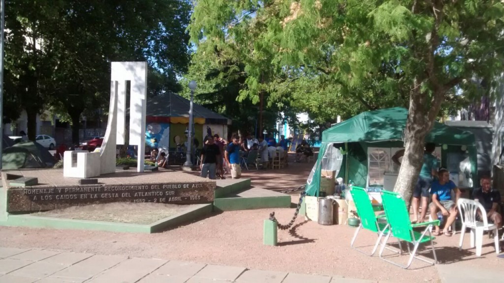 Resultado de imagen para trabajadores fanazul acampe municipalidad