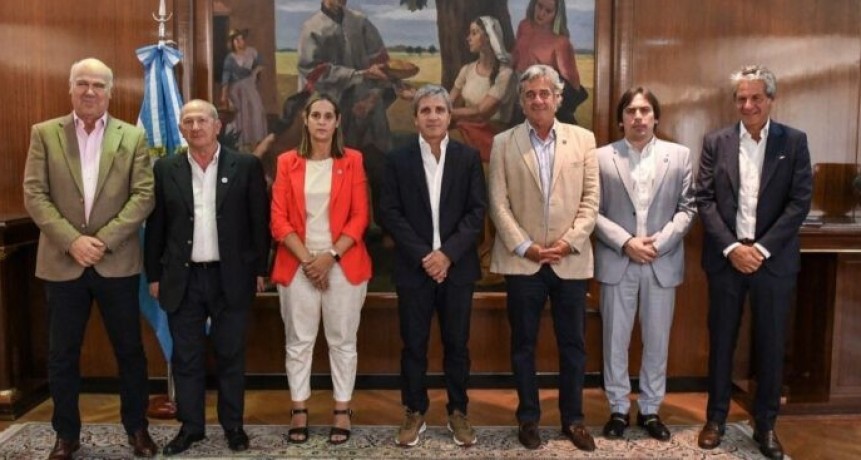 Caputo le prometió a la Mesa de Enlace la eliminación del impuesto al cheque