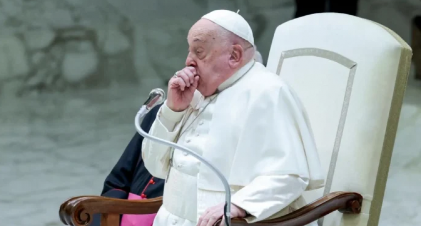 El papa Francisco padece una neumonía bilateral