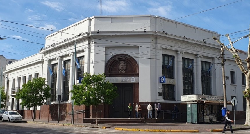 Pese al rechazo del Congreso, Milei firmó un decreto para que el Banco Nación sea sociedad anónima