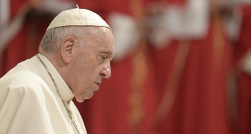 Los médicos que atienden al papa Francisco aseguraron que “no corre peligro de muerte”