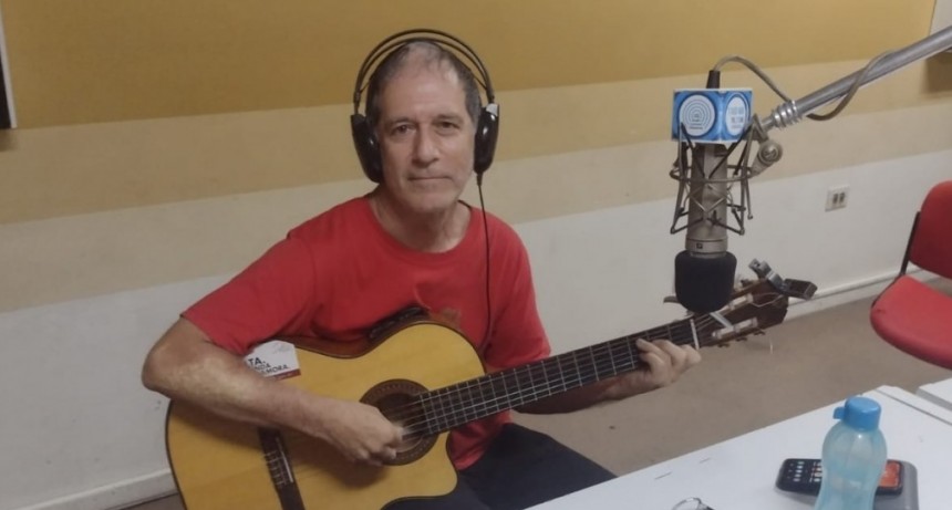 Juan Carlos Banegas visitó los estudios de la Radio