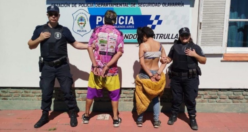 Pareja aprehendida por amenazar de muerte a vecinos y a la policía