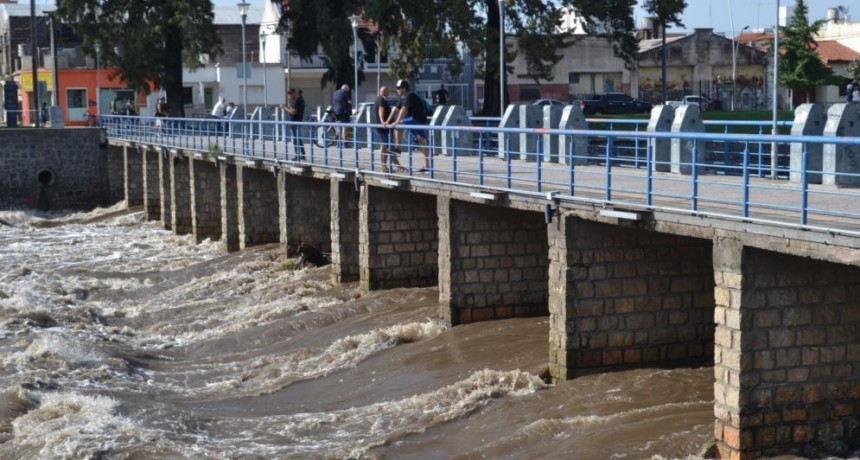 UPD: Reiteran el pedido de no frecuentar el sector de barrancas del arroyo Tapalqué