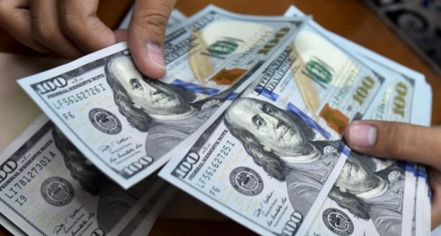 ARCA actualizó el monto máximo de dólares a declarar en Aduana