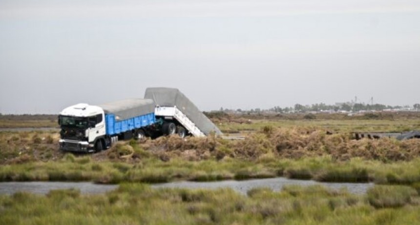 Aún no logran localizar a 94 personas y niegan saqueos masivos en Bahía Blanca 