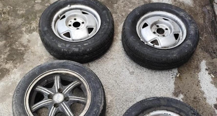 Recuperaron ruedas presuntamente robadas por un menor de edad