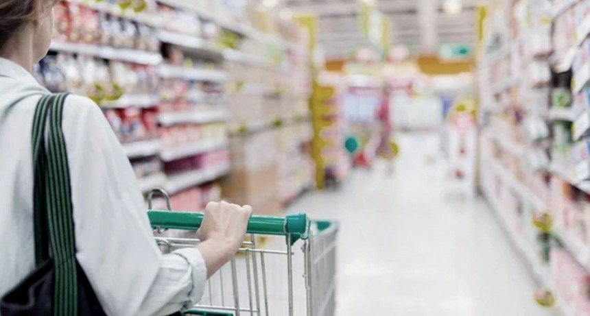 La inflación subió al 2,4% en febrero y acumuló 66,9% en doce meses