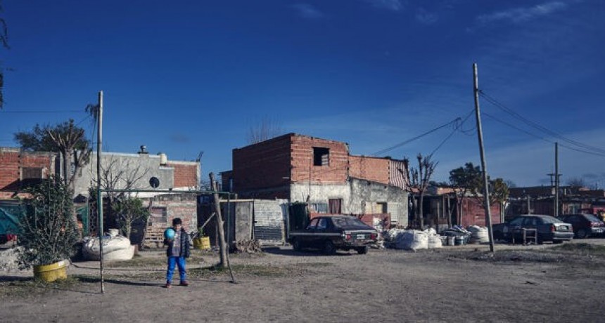 Según la Universidad Di Tella, la pobreza bajó al 34,9% en febrero