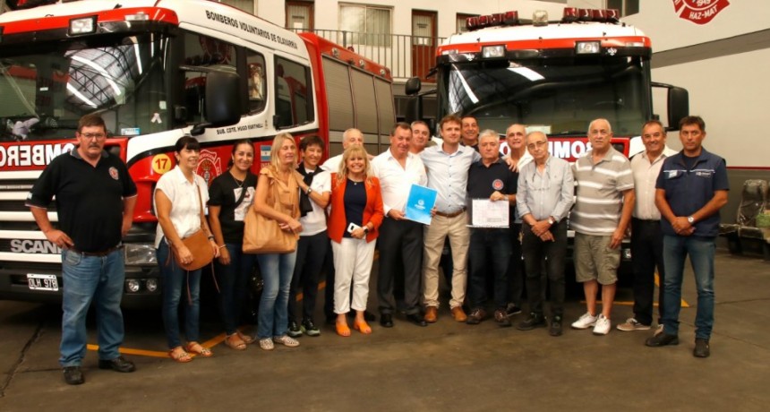 Se entregaron fondos municipales y 20 lotes nuevos para la Asociación de Bomberos Voluntarios