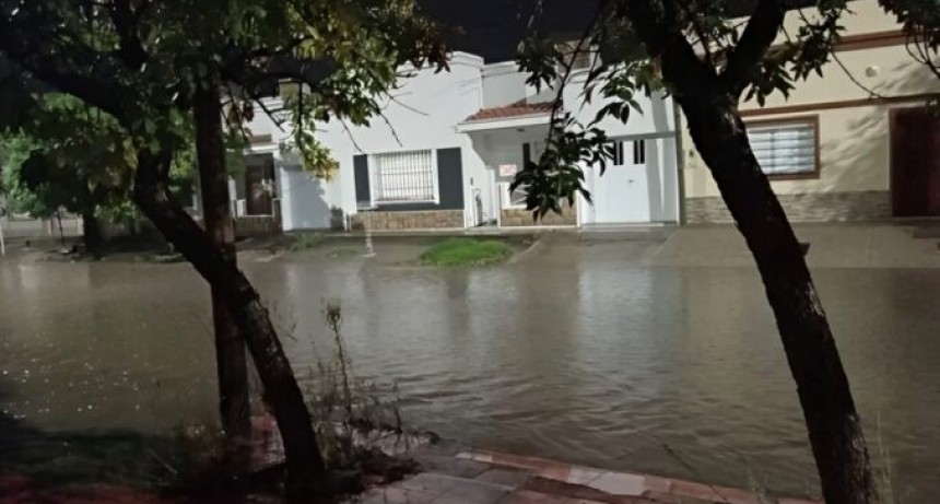 Bahía Blanca: por las lluvias hubo 18 evacuados y cortes preventivos en los puentes del Ejército
