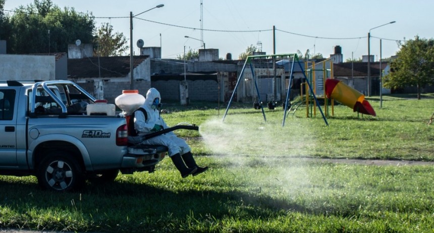 Continúa la fumigación de espacios públicos en distintos puntos del Partido 