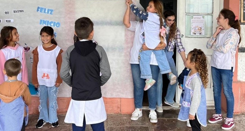 Perdieron todo en la inundación y comenzaron las clases en la Estación de Tren