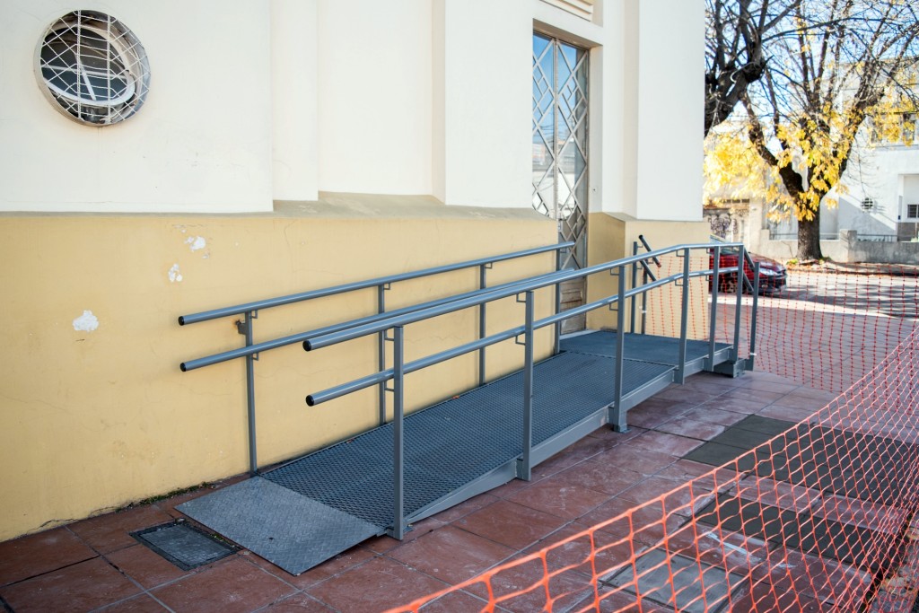 Nueva rampa de acceso en la Escuela Primaria N°17 y Secundaria N°22