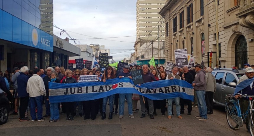 Masiva convocatoria en la movilización por los jubilados