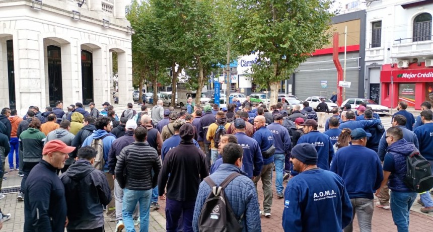 AOMA y SOECO se concentraron en ANSES para entregar una carta a Celeste Arouxet