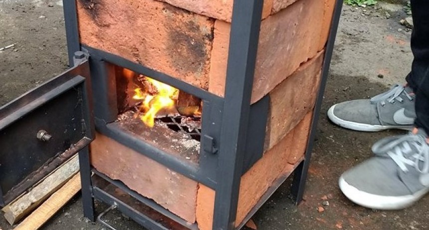 Buscan replicar en otras ciudades la instalación de estufas seguras en hogares vulnerables