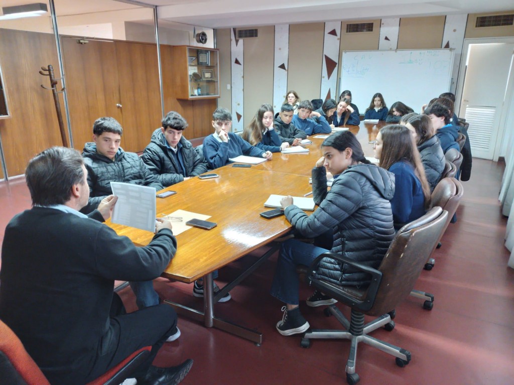 Estudiantes del Instituto Monseñor César Cáneva visitaron Coopelectric