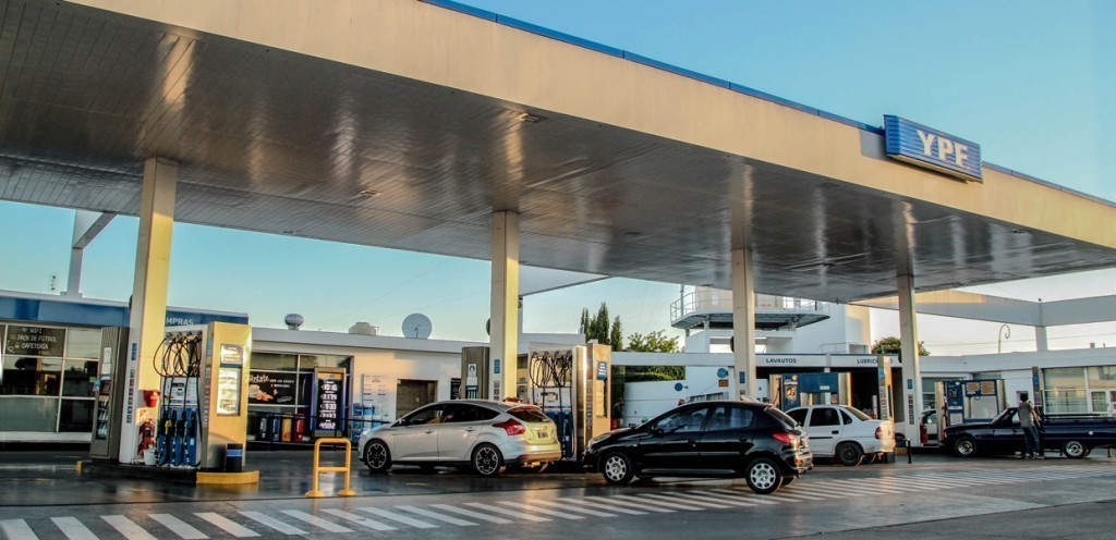 Finalmente, descendió el precio de los combustibles