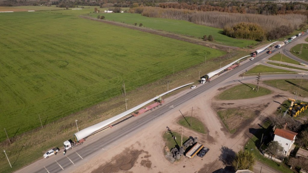 Continúan llegando elementos para el parque eólico YPF-CASA