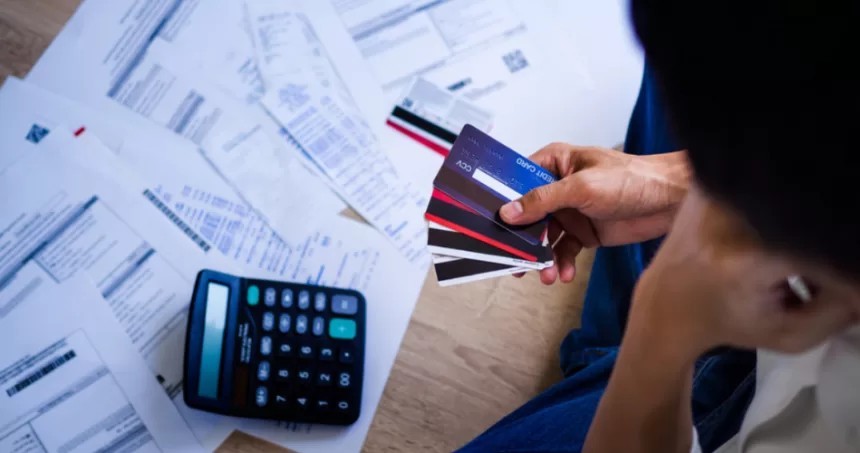 Aumenta la morosidad en el pago de tarjetas y la cantidad de cheques rechazados