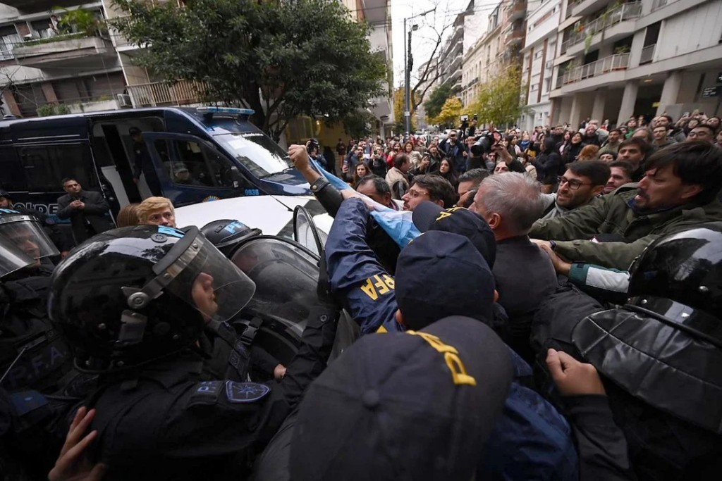Arrestaron y liberaron a Juan Grabois, luego de la toma del Instituto Juan Domingo Perón