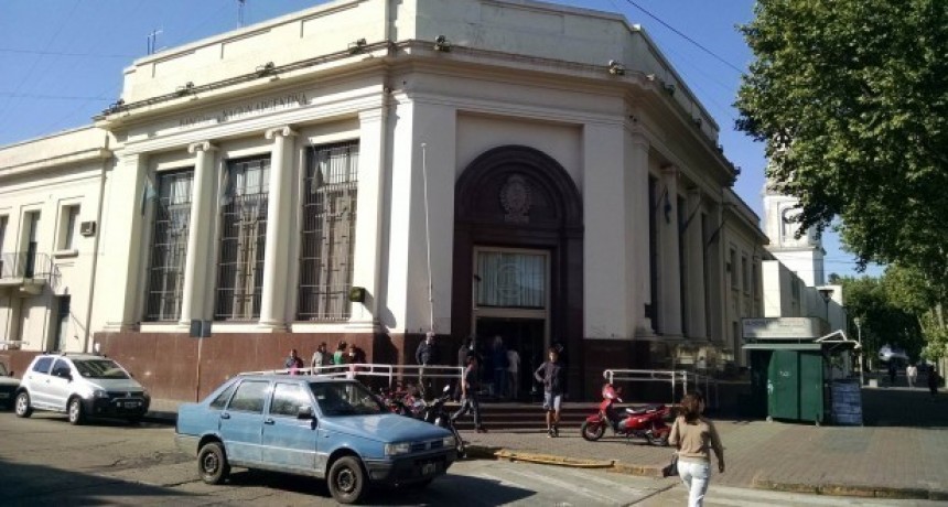 Bancarios acuerdan aumento salarial y el básico supera $1.850.000