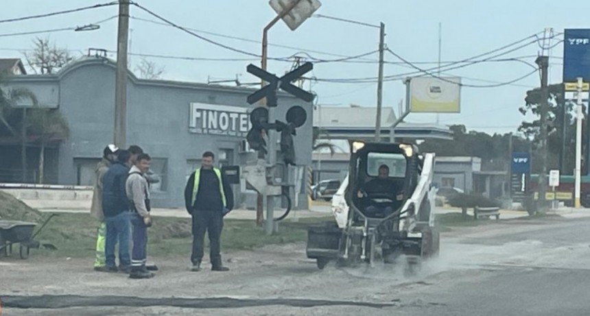 Vialidad interviene en el paso a nivel de San Jacinto