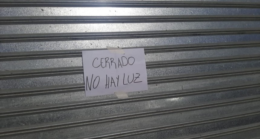 Comerciantes reclaman ante inseguridad y reiterados cortes de luz 