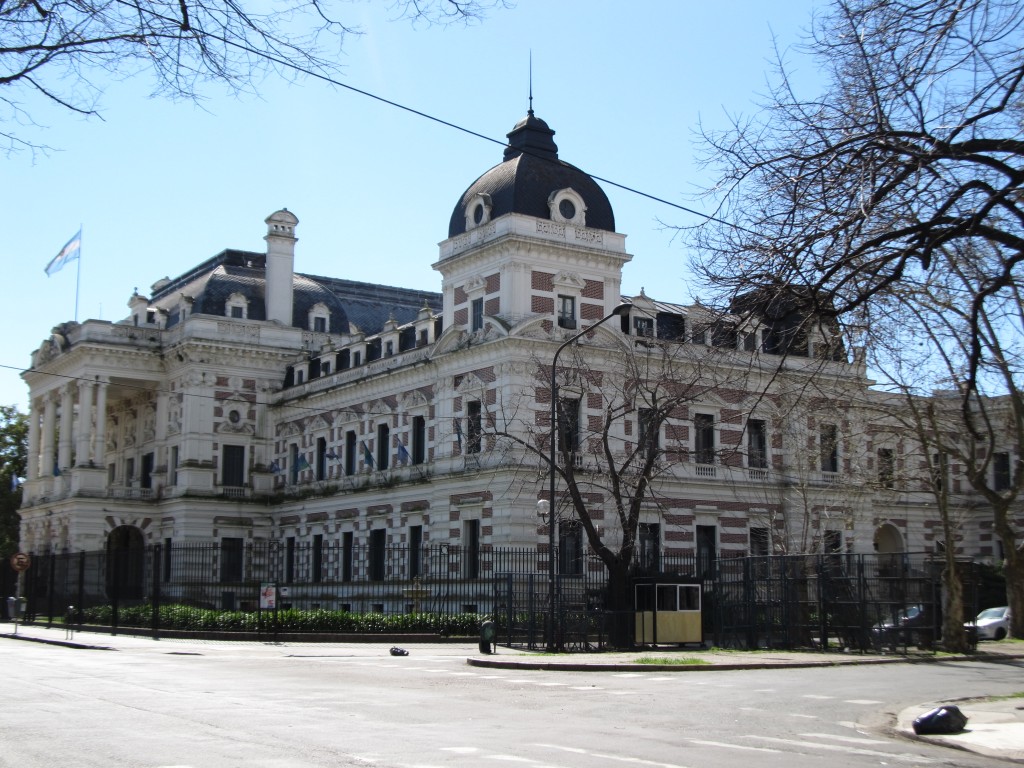 Paritarias: la Provincia ofreció aumento pero no convenció a los gremios estatales y docentes
