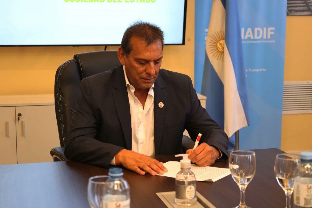 'La diferencia en los costos y la mejora en el servicio, hace que los vecinos elijan el tren para viajar'
