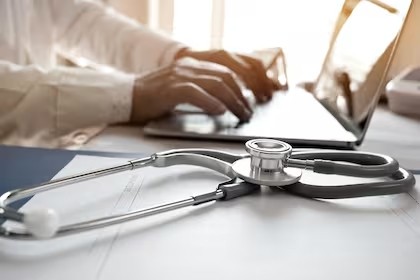 Los profesionales de la salud solo necesitarán matrícula nacional para trabajar en organismos estatales