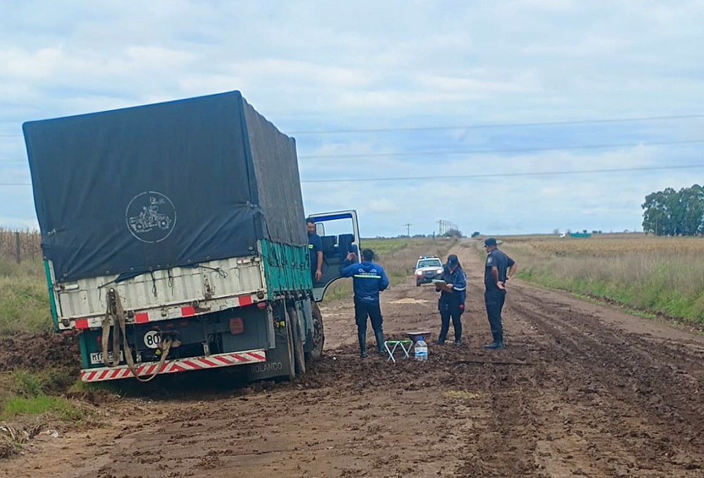 Transportistas fueron infraccionados por circular por caminos vecinales luego de abundantes lluvias