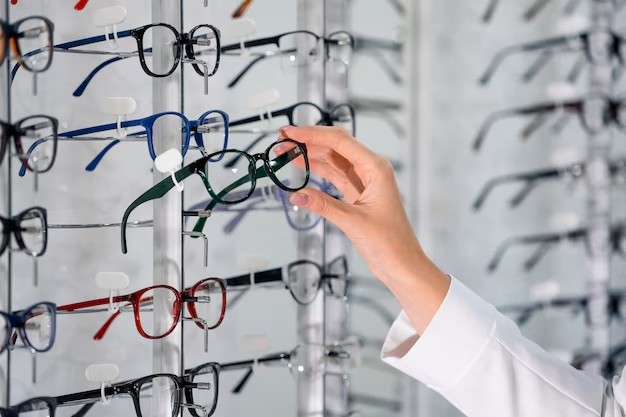 Salud visual: alertan sobre el riesgo de recurrir a anteojos que se venden por fuera de las ópticas