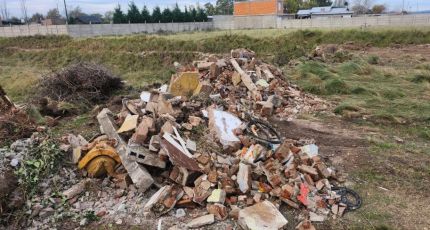 Vecino infraccionado por arrojar basura
