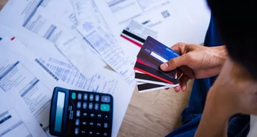 Aumenta la morosidad en el pago de tarjetas y la cantidad de cheques rechazados