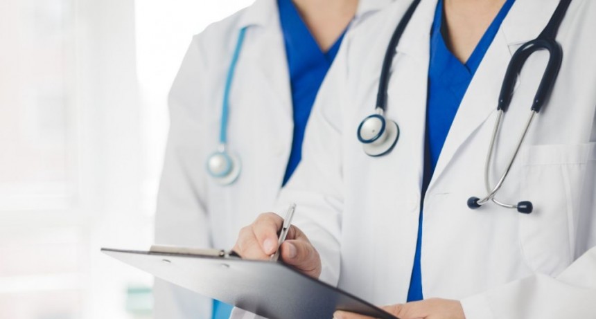 Eliminan aranceles en trámites clave para profesionales y centros de salud