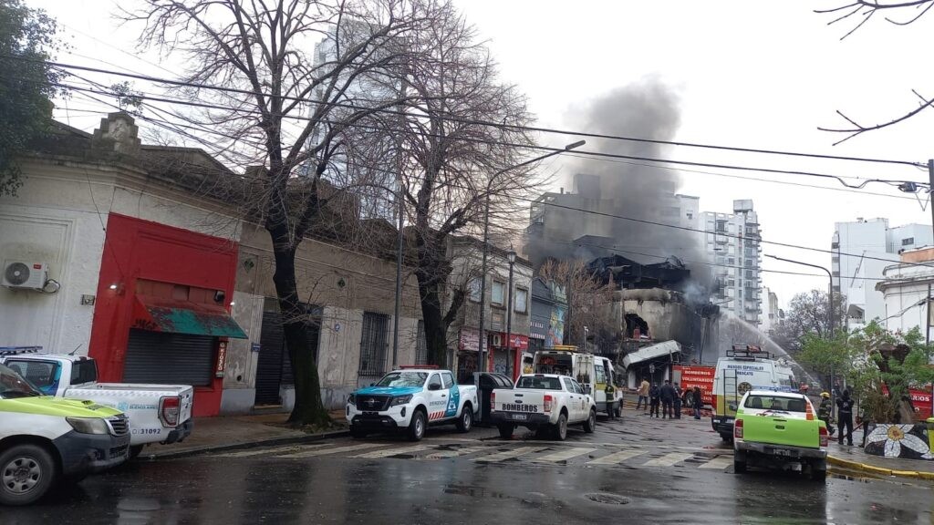 La Plata: 50 familias evacuadas por el incendio