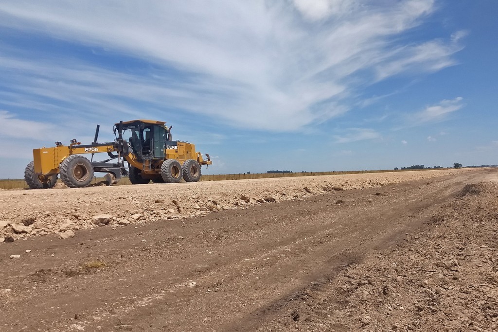 Caminos rurales: suman licitaciones para alquiler de equipos y camiones