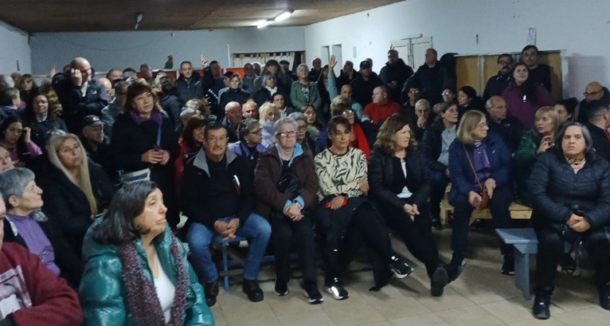 Vecinos se reunieron con Coopelectric por los reiterados cortes y la suba de tensión