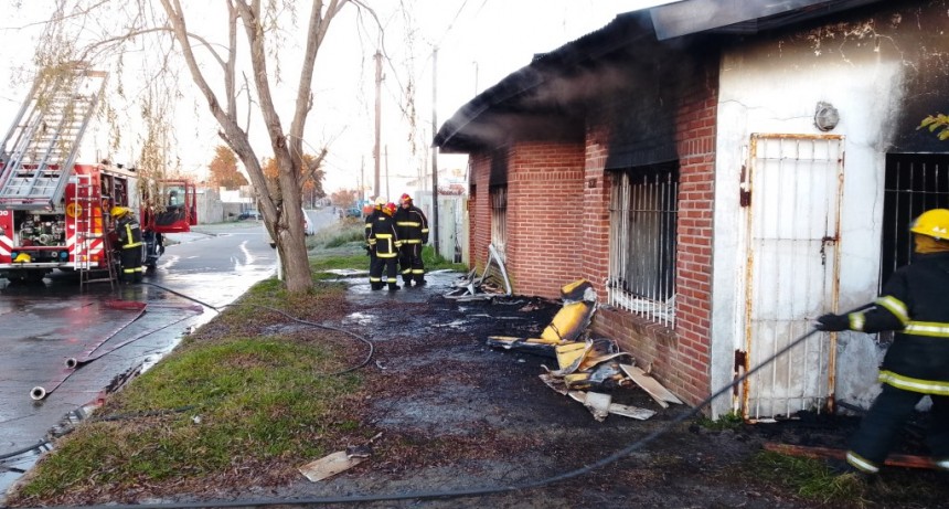 Volver a empezar: perdieron todo en el incendio del Barrio Martín Fierro