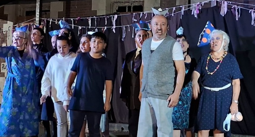 “El teatro comunitario tiene mucho de fiesta, de encuentro”